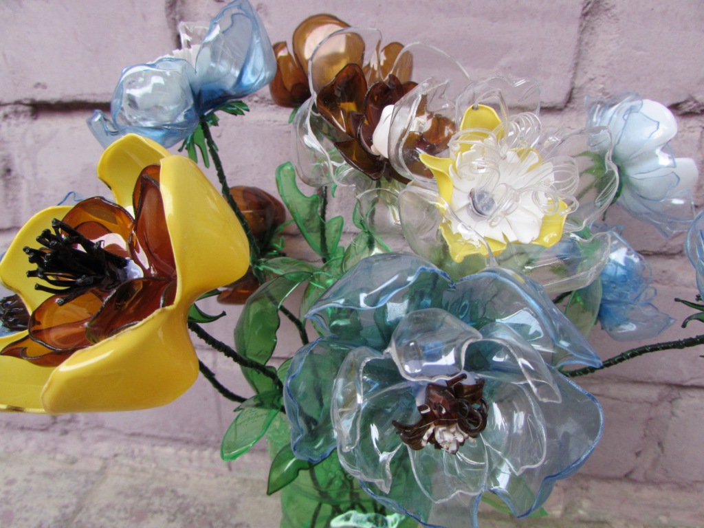 Цветы из бутылок пластиковых мастер класс с пошаговым фото