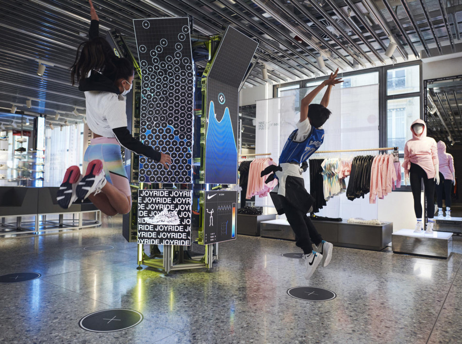 Компания Nike открыла в Париже свой третий бутик