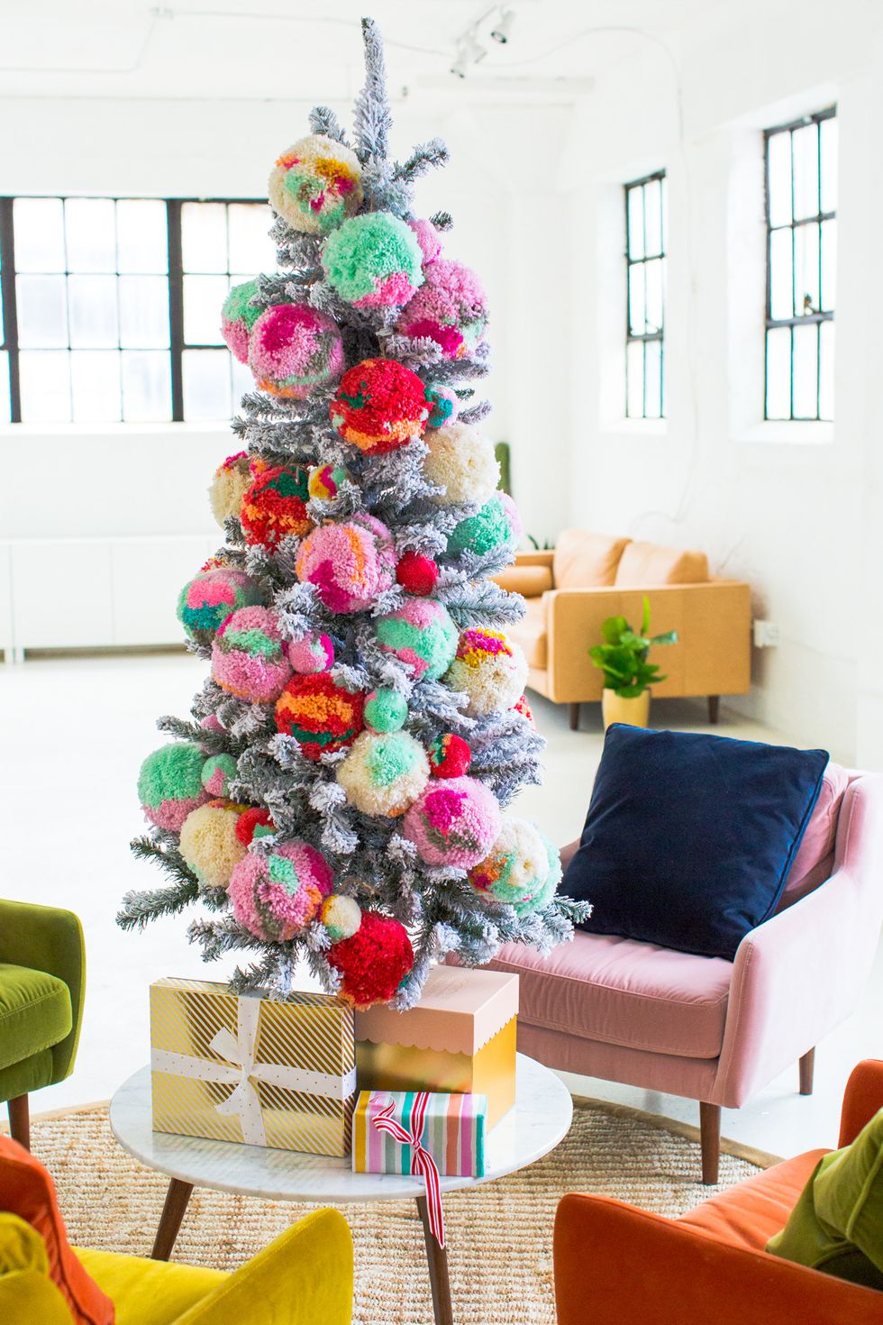 Необычное украшение новогодней елки