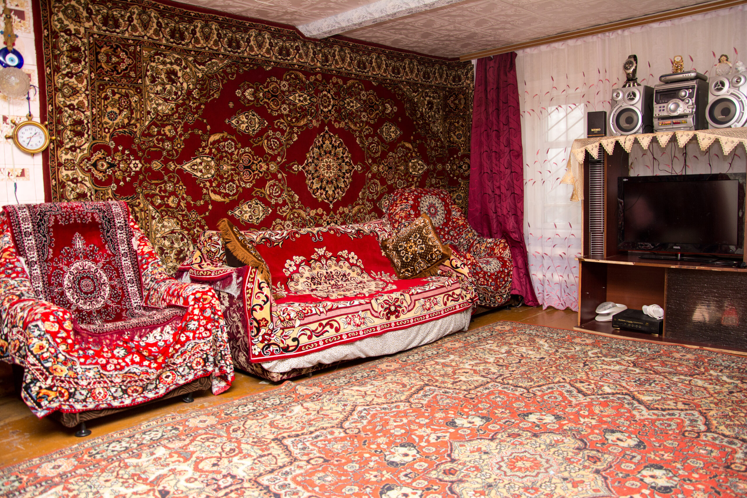 Два ковра в одной комнате в скандинавском стиле