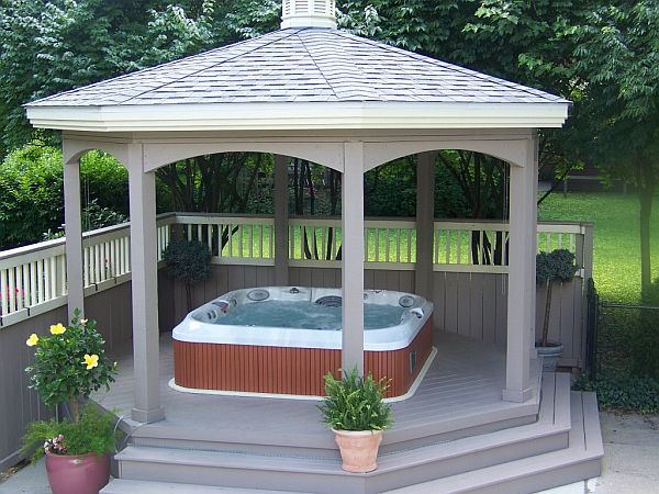 Elegant Outdoor jacuzzi