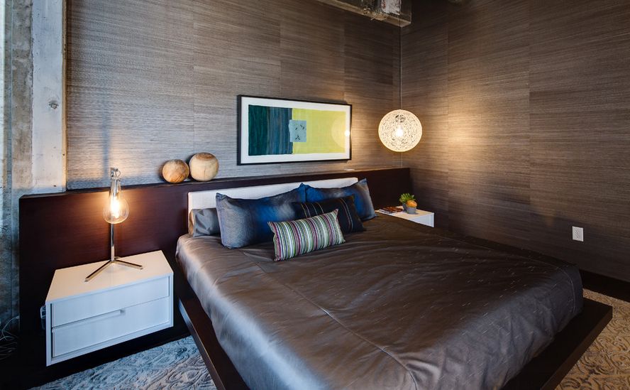 Fresh touch to a bedroom with a green painting