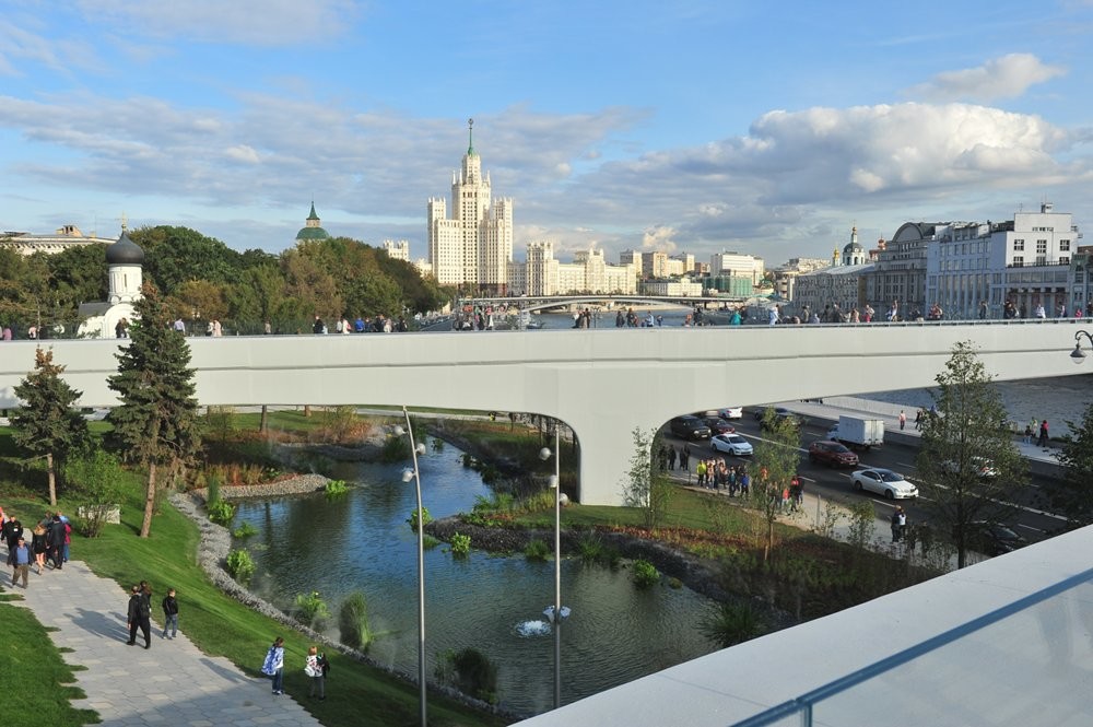 «Нужно прийти и почувствовать»: главный архитектор Москвы рассказал о парке «Зарядье»