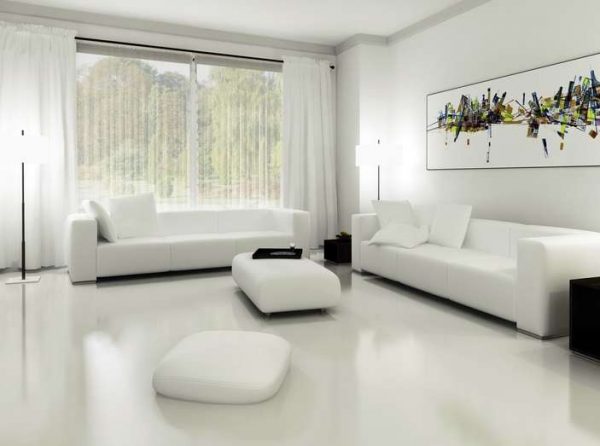 белые стены и мебель в интерьере гостиной