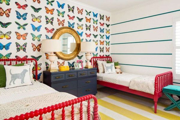 обои с бабочками в детской комнате