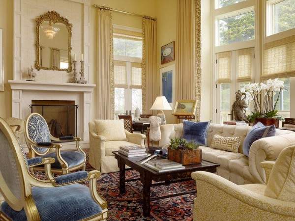 Роскошный интерьер гостиной в частном доме в стиле классика