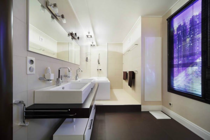 ванная комната в современном стиле с фальш-окном