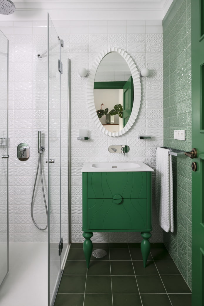 бело-зеленая ванная