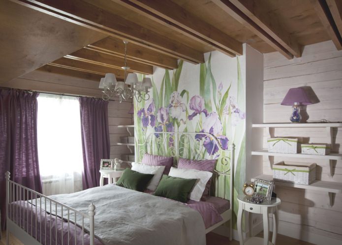 спальня с ирисами в дизайне дома в стиле прованс