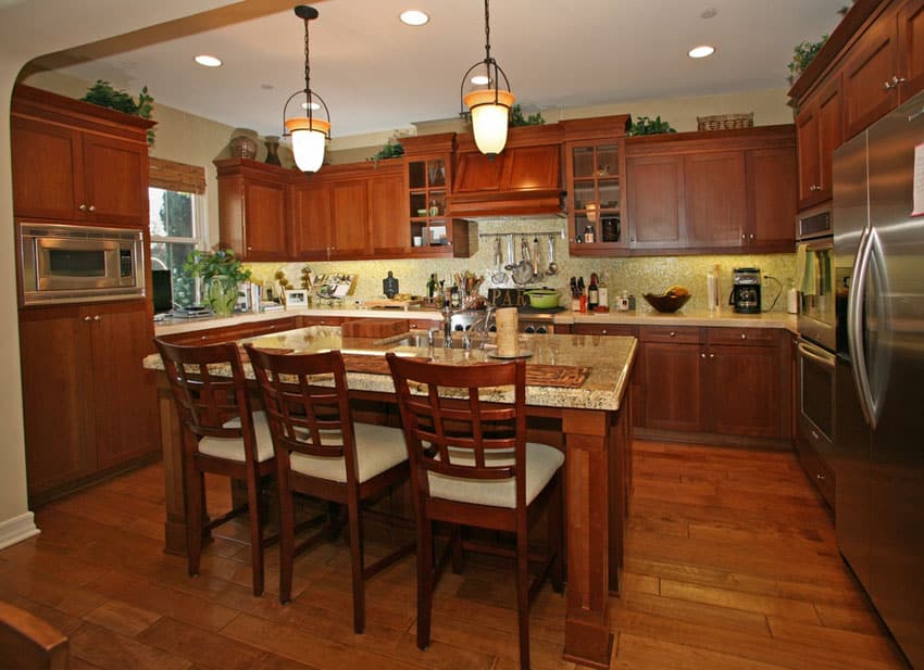 Craftsman kitchen with central island