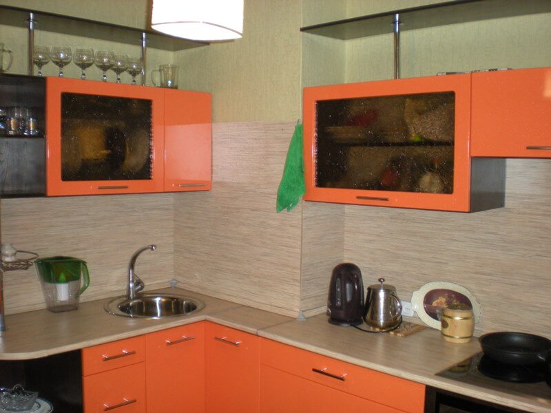 дизайн кухни с вентиляционным коробом фото идеи