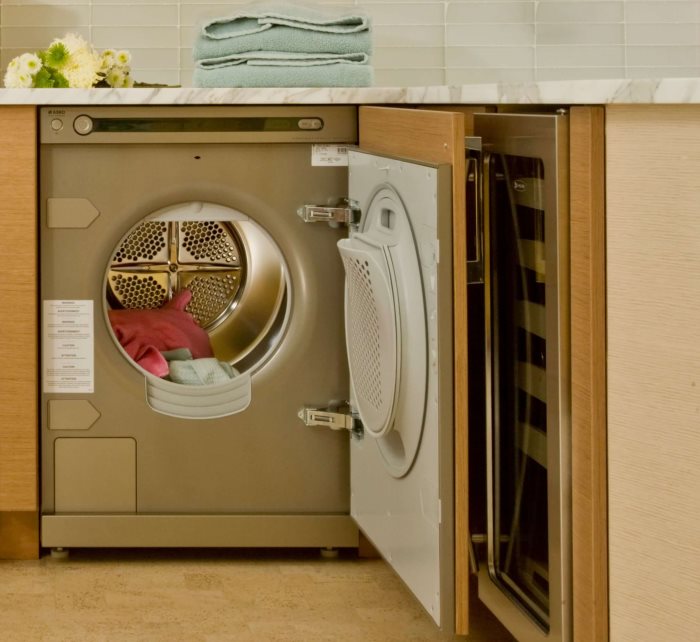 Встроенная стиральная машина в мебельном гарнитуре