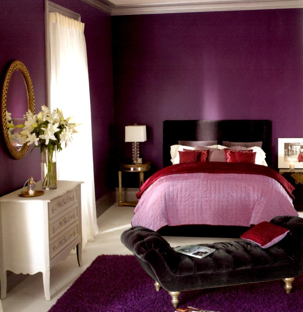Пурпурная спальня для молодой девушки