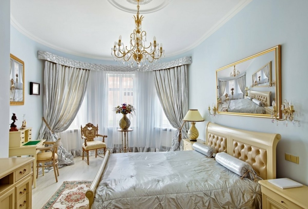 Декорирование картинами классической спальни