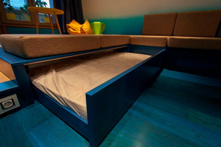 Высокий подиум для кровати с ящиками