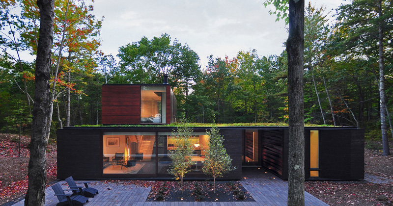 Pleated House: A Contemporary House with a Green Roof in Wisconsin