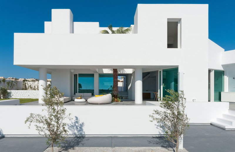 House In Messaria: A Stunning White Modern Home in Greece