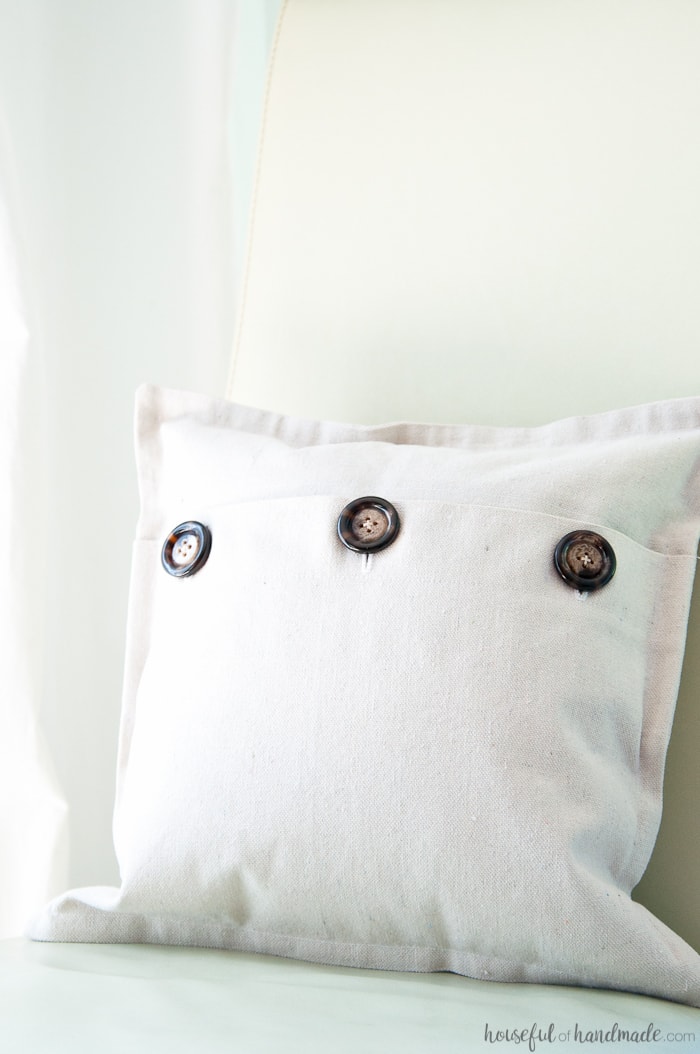 I love using drop cloth for farmhouse style pillows. This easy drop cloth pillow cover tutorial is the best way to add lots of throw pillows to your rustic decor. 