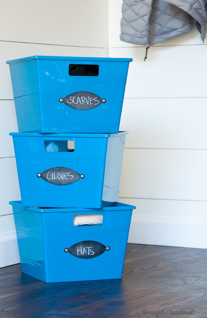 Make these easy DIY chalkboard organizing labels in just minutes. Housefulofhandmade.com