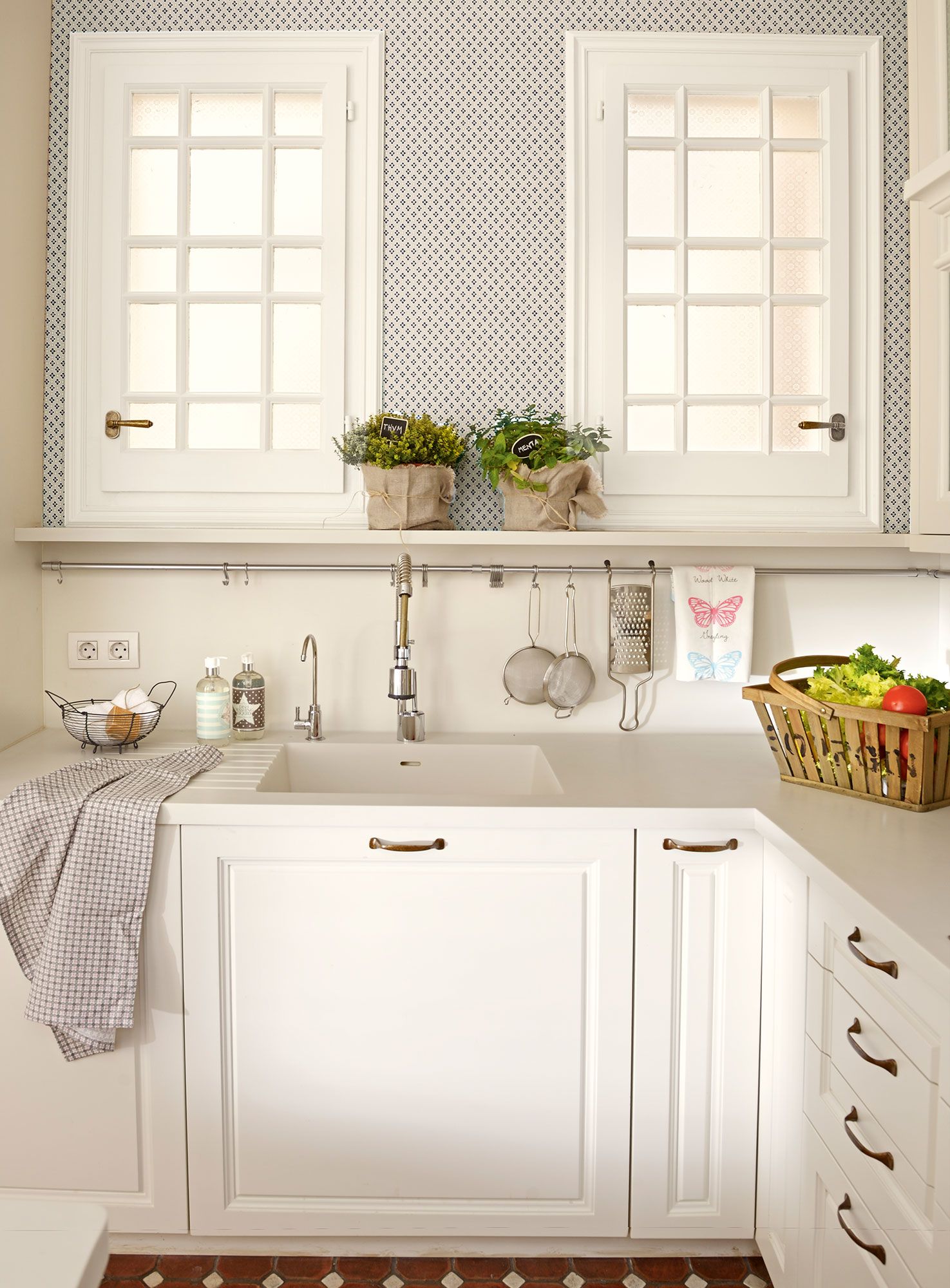 Уютная кухня белая: Белая глянцевая кухня в интерьере в современном .