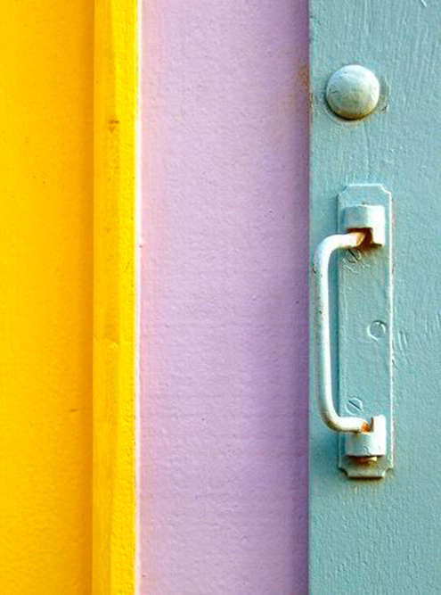 Я снова нашла несколько картинок в Пинтересте, чтобы убедиться, насколько гармонично сочетаются желтый, голубой и лиловый