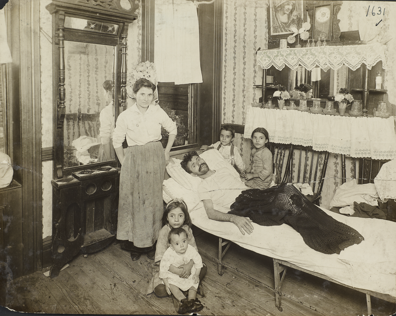 Семья из доходного дома. 1916