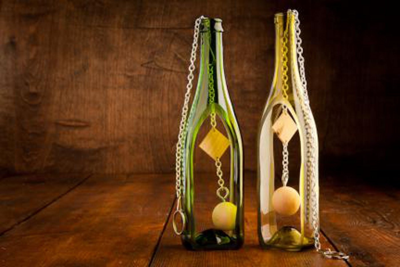 Как снимают стеклянные бутылки. Декор стеклянных бутылок. Необычные стеклянные бутылки. Декорирование стеклянных бутылок. Декор винных бутылок.