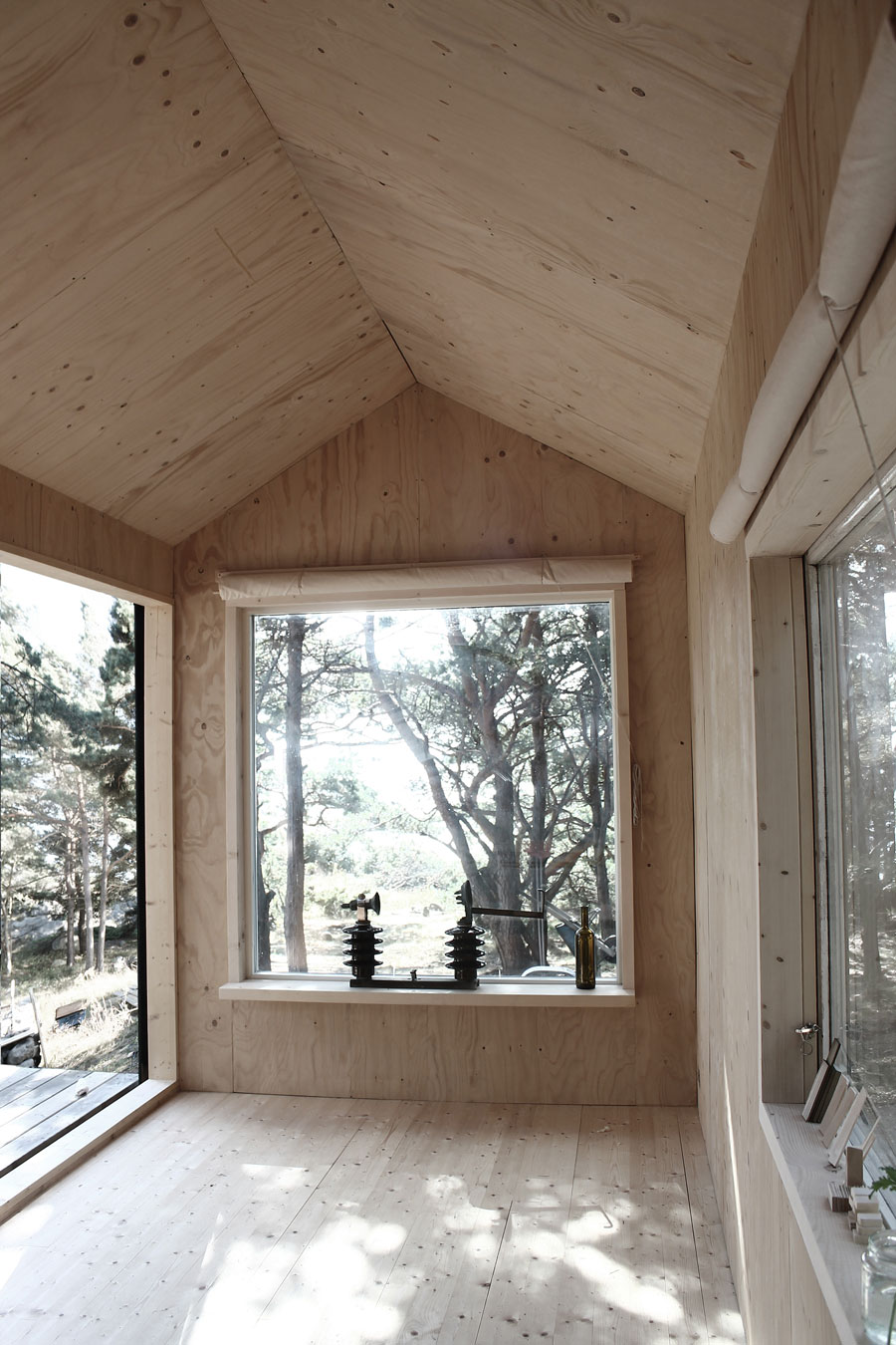 Интерьер мини-дома Ermitage Cabin в Швеции