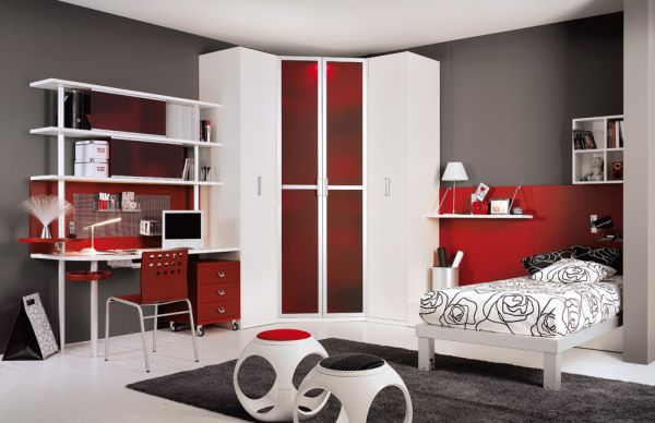 Бело-красная комната
