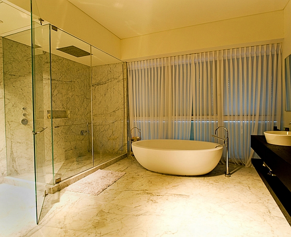 Роскошная ванная комната под мрамор