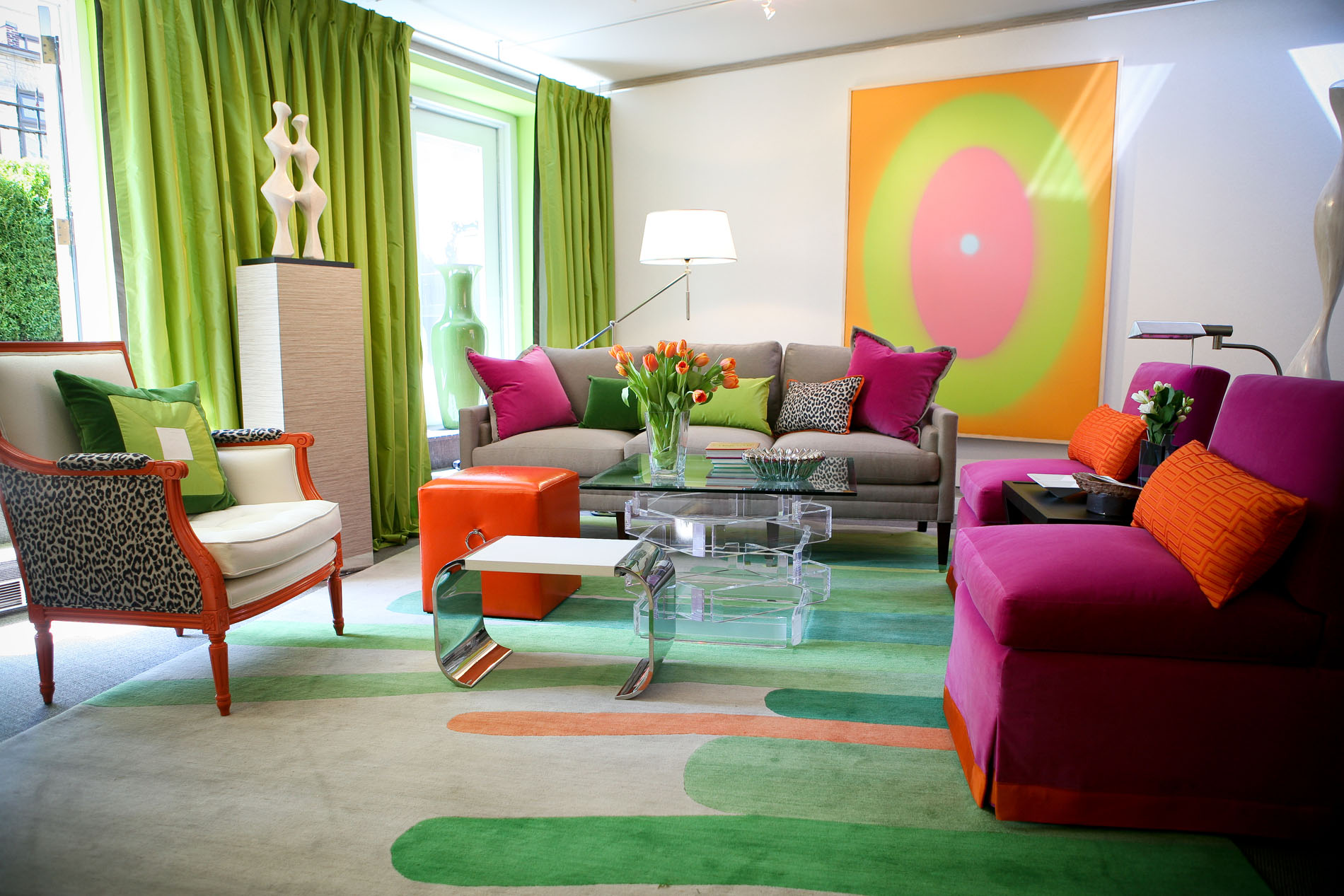 Интерьеры маленьких гостиных комнат фото: Преображение маленькой гостиной с помощью яркой мебели