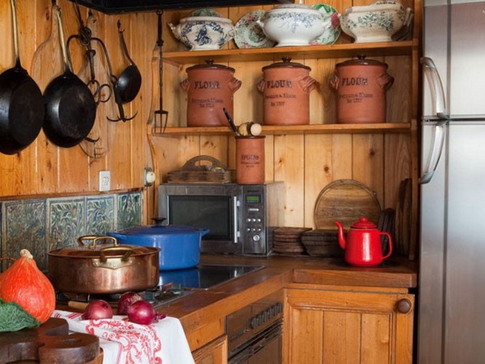 Классическое оформление кухни в деревенском стиле