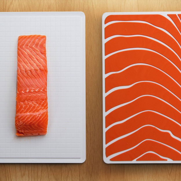 Пластиковые разделочные доски для рыбы: белая и с рисунком мяса красной рыбы