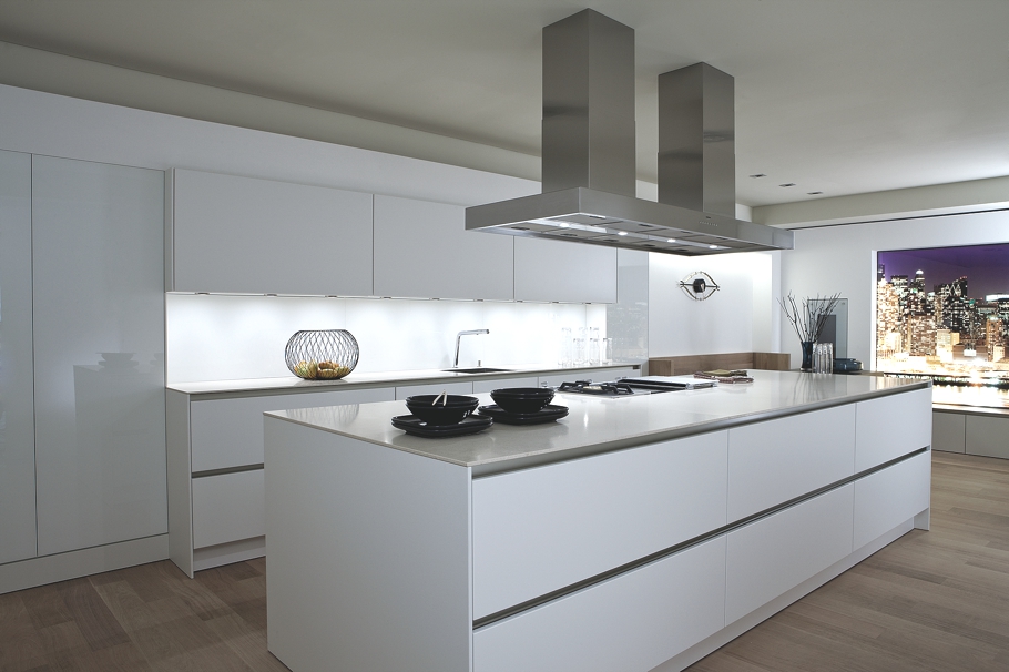 Минималистский дизайн белоснежной кухни S2 от SieMatic 
