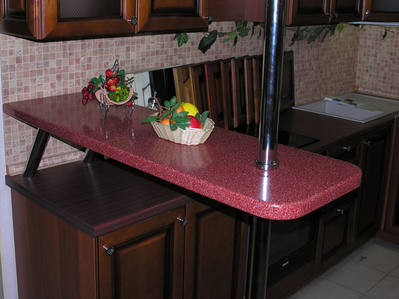 Фото маленькой барной стойки совмещенной с кухонным гарнитуром
