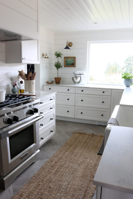 дизайн маленькой белой кухни