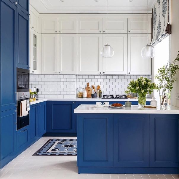 Синяя маленькая кухня