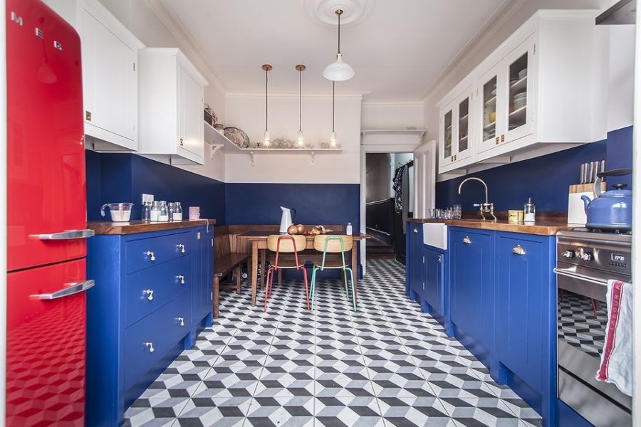 бело синяя кухня