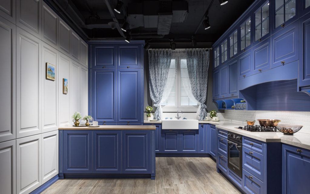 синяя матовая кухня