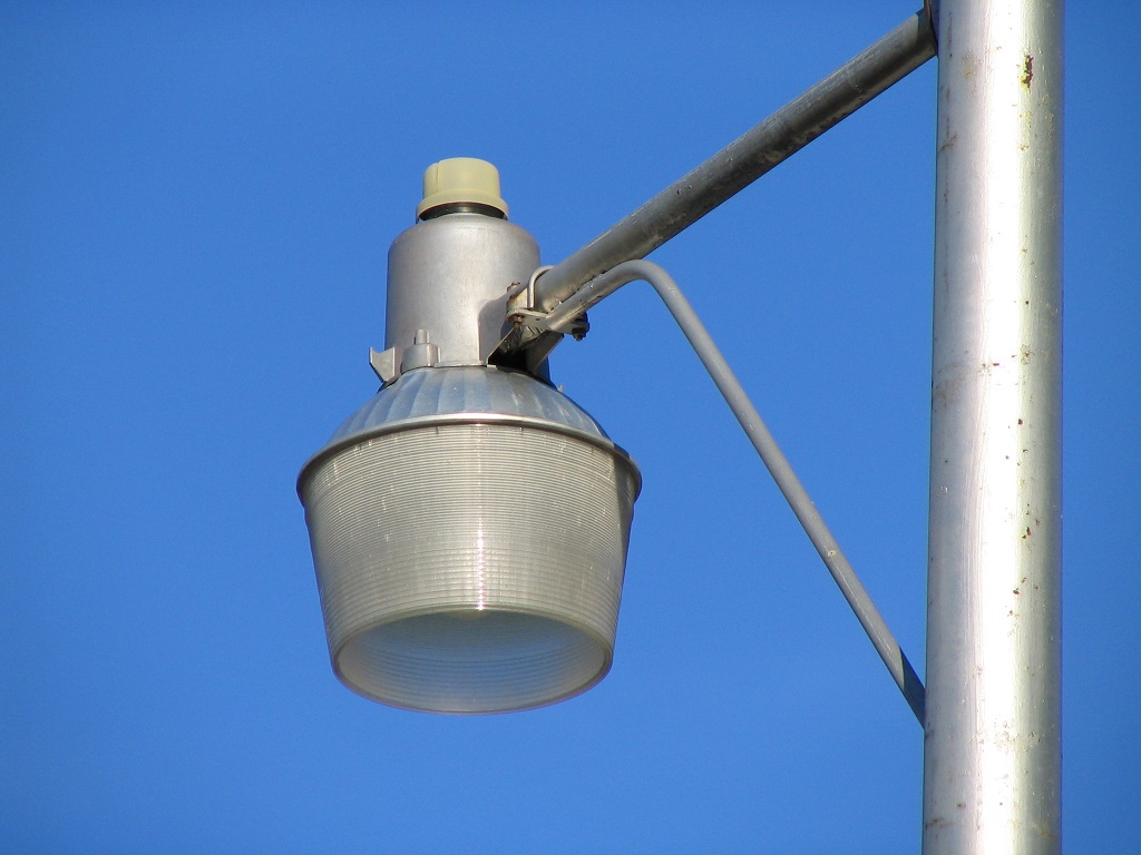 Mercury Vapor Yard Light on a Pole