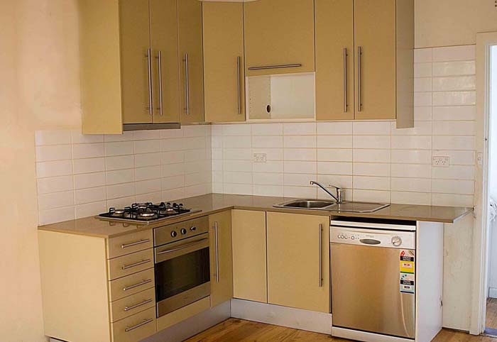 small-sized kitchen 