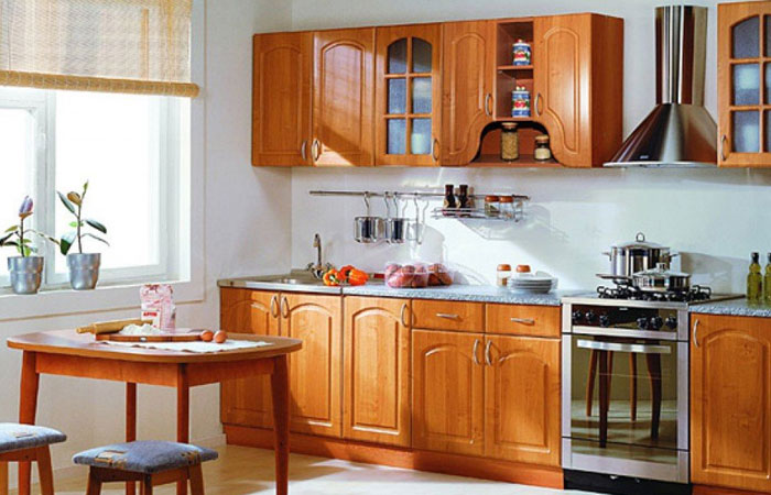 Properly arrange the furniture in a small kitchen is particularly important