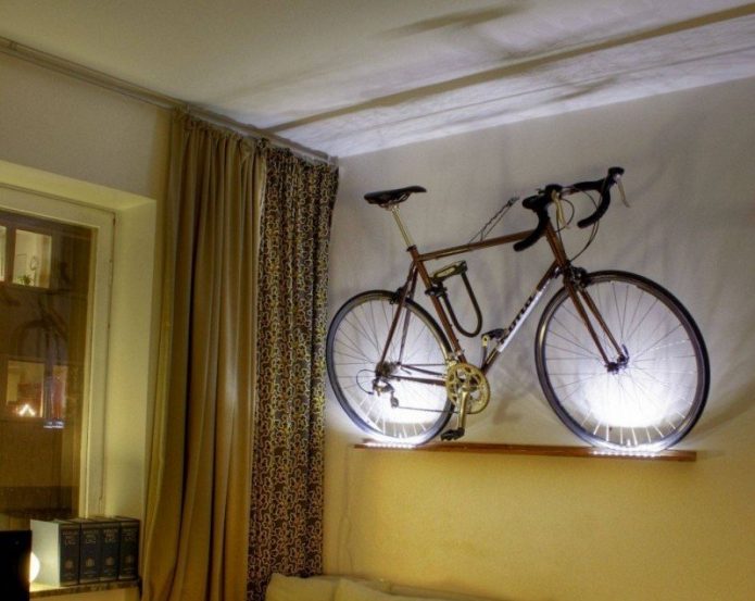 Полка с подсветкой для велосипеда