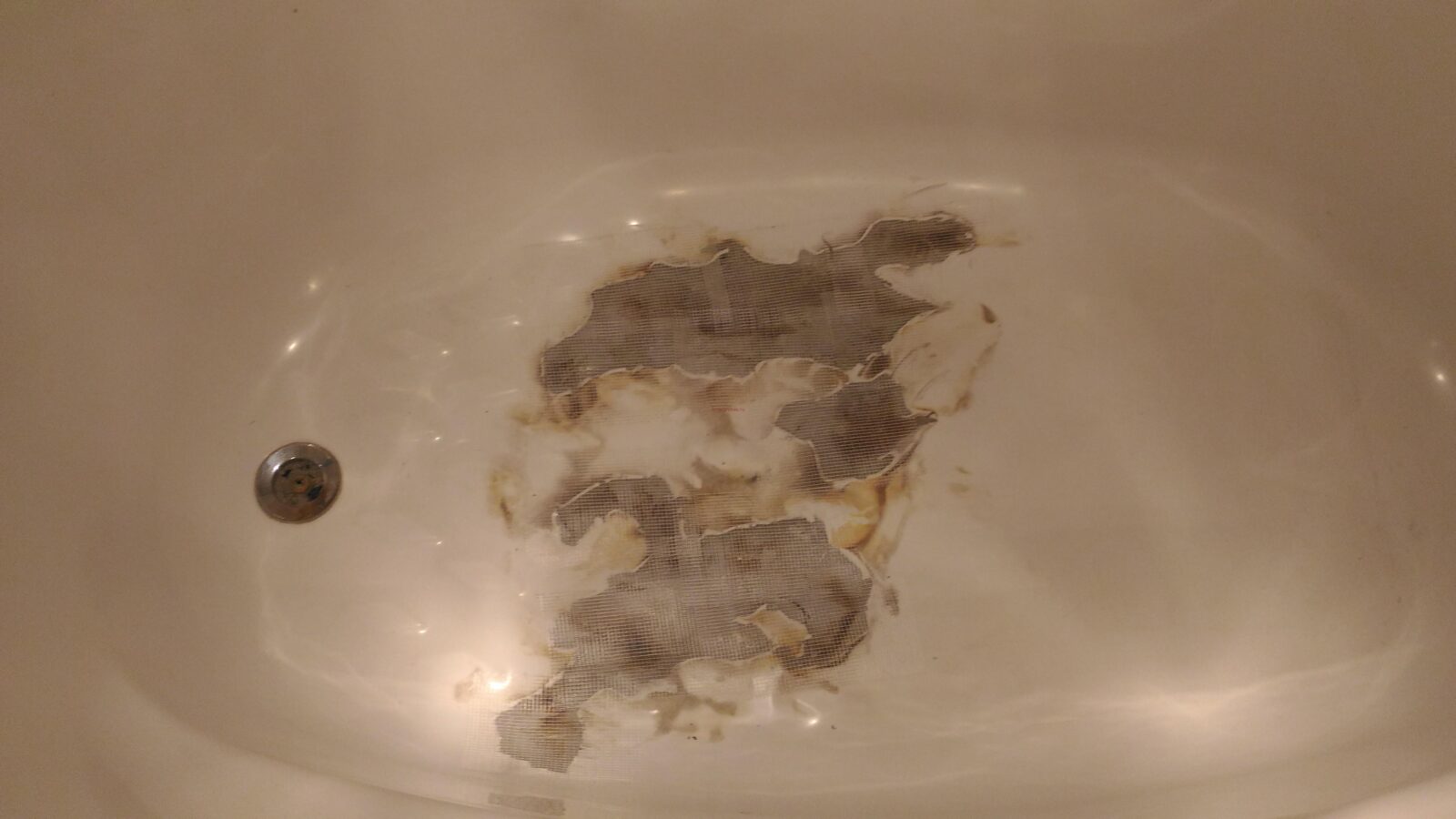 Трещина на раковине. Поврежденная эмаль в ванной. Повреждение акриловой ванны. Повреждение эмалированного покрытия моек. Скол эмали в ванной.