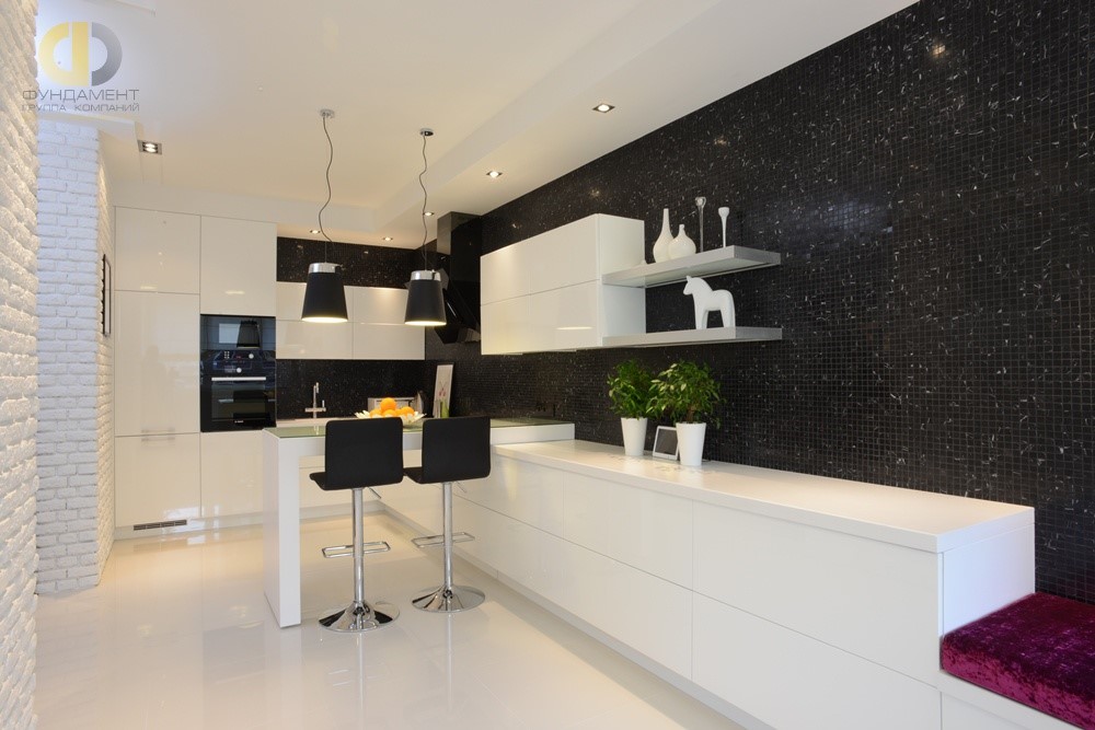 Дизайн белой кухни в 3-комнатной квартире на ул. Пудовкина
