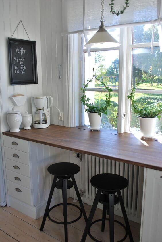 Кухонный стол на колесиках с ящиками