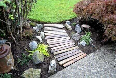 DIY Garden Projects: Upcycle pallets into a Garden Pathway 