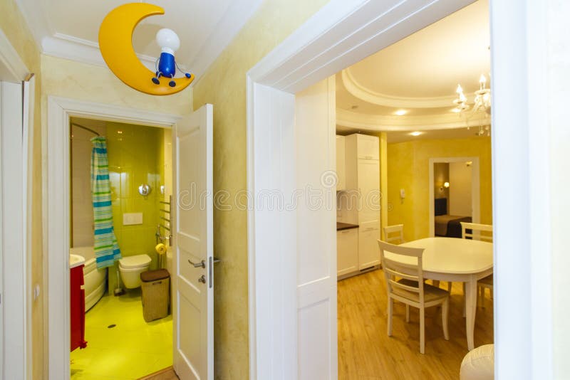 Doors in the corridor leading to the bathroom and hall stock photography Doors in the corridor leading to the bathroom and hall stock photography