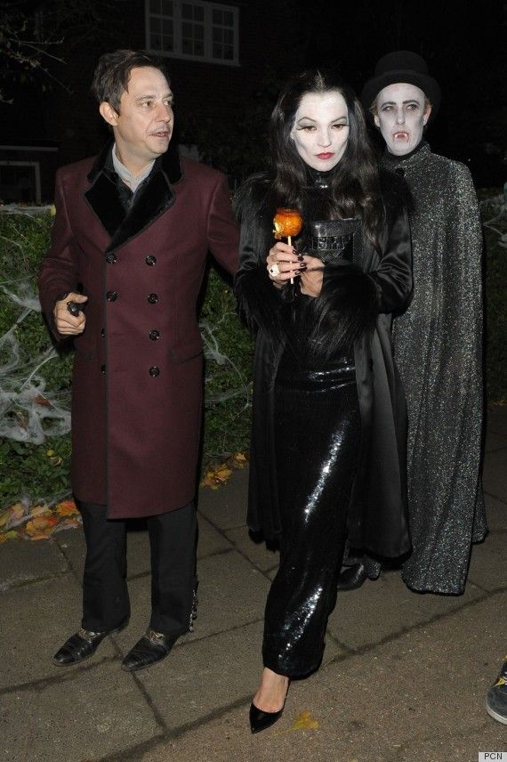 Кейт Мосс с мужем в костюмах семейки Аддамс
