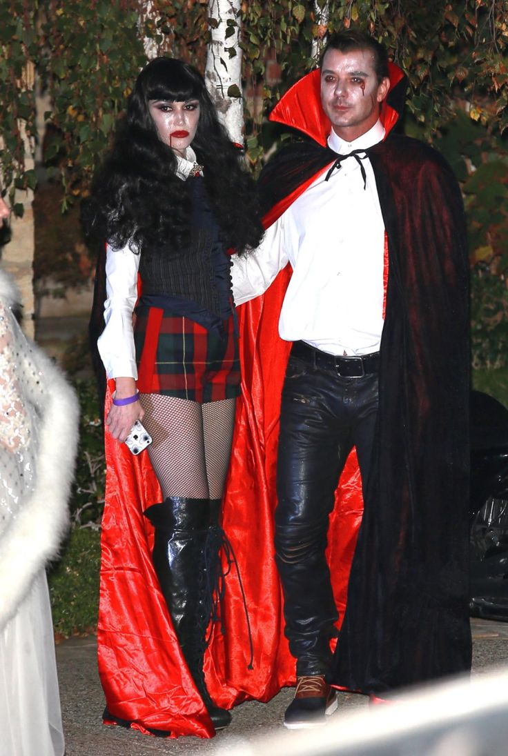 Гвен Стефани в костюме вампира на Хеллоуин